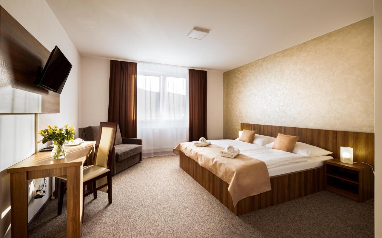 Hotel Royal M Sabinov Esterno foto